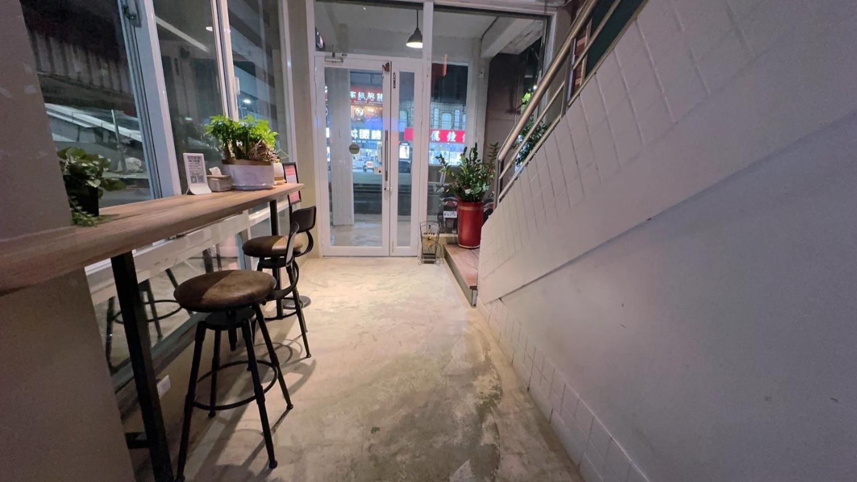 Like Hostel & Bar Lounge เกาสง ภายนอก รูปภาพ